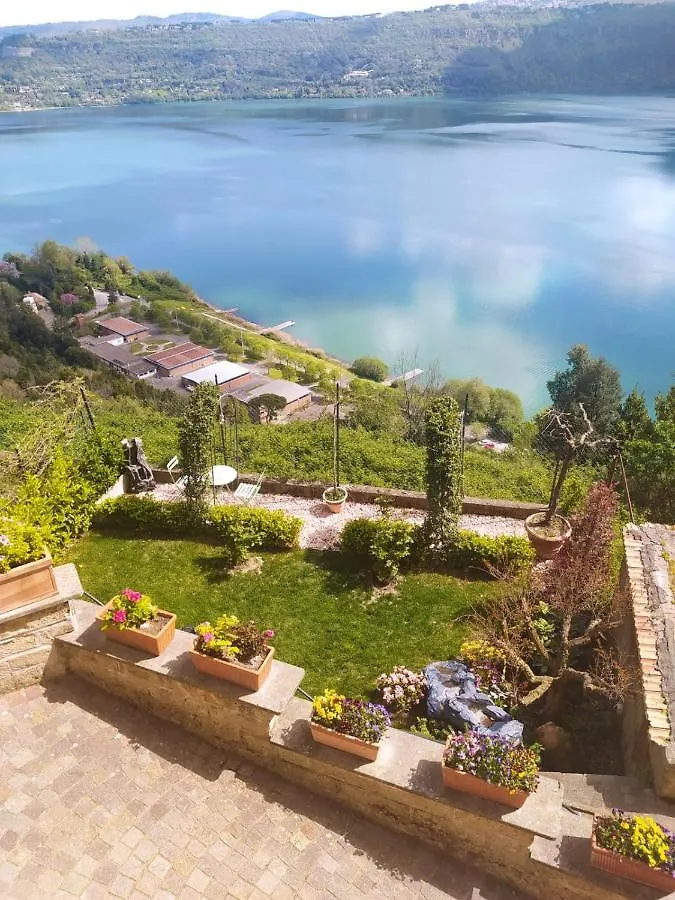 Giardino Sul Lago Castel Gandolfo 0*,  Italy