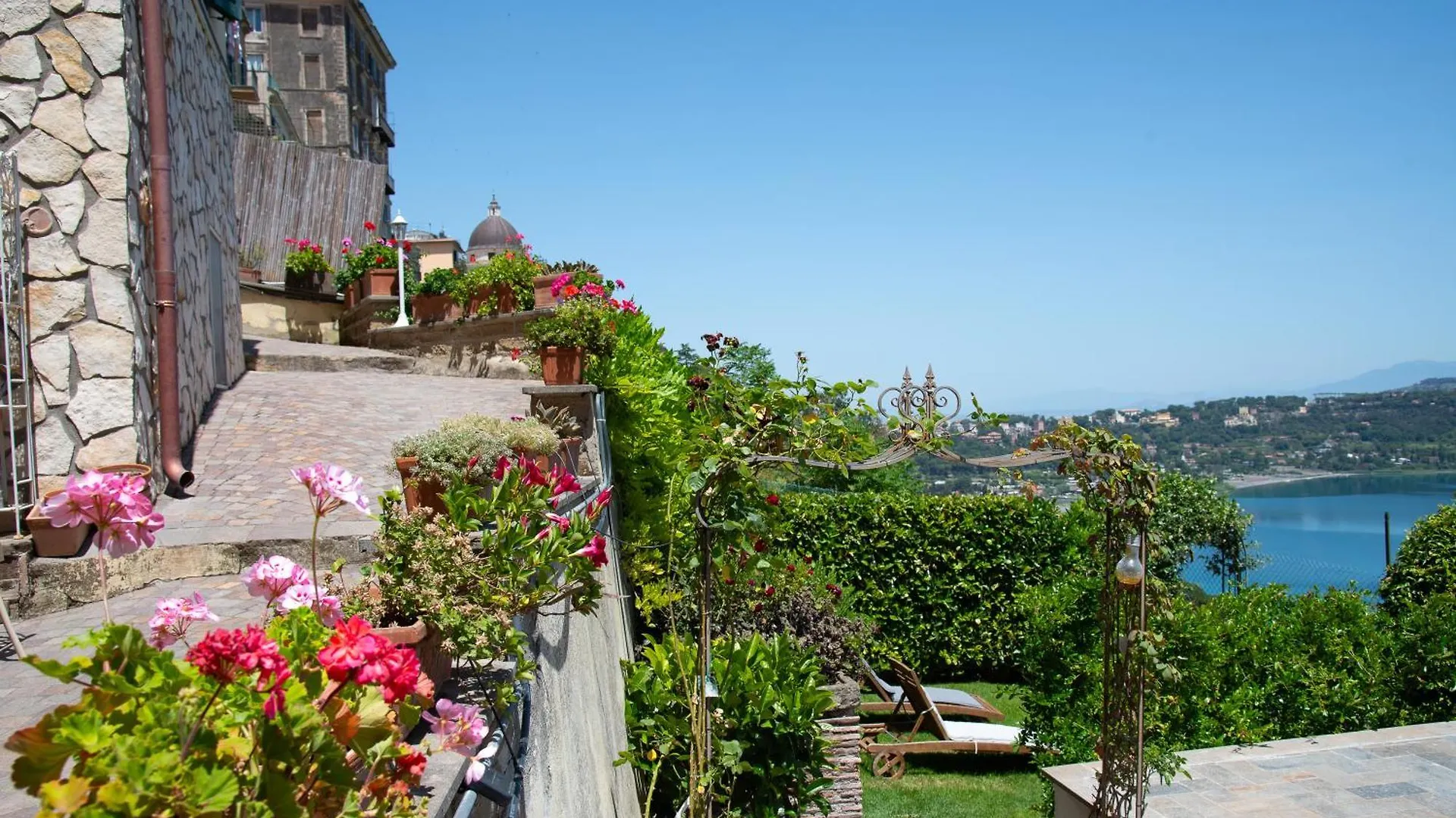 Giardino Sul Lago Castel Gandolfo Italy